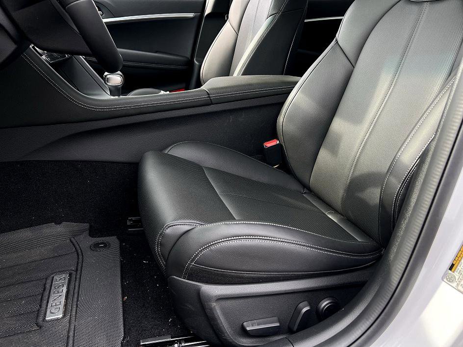 2025 Genesis G70 2.5T photo 9