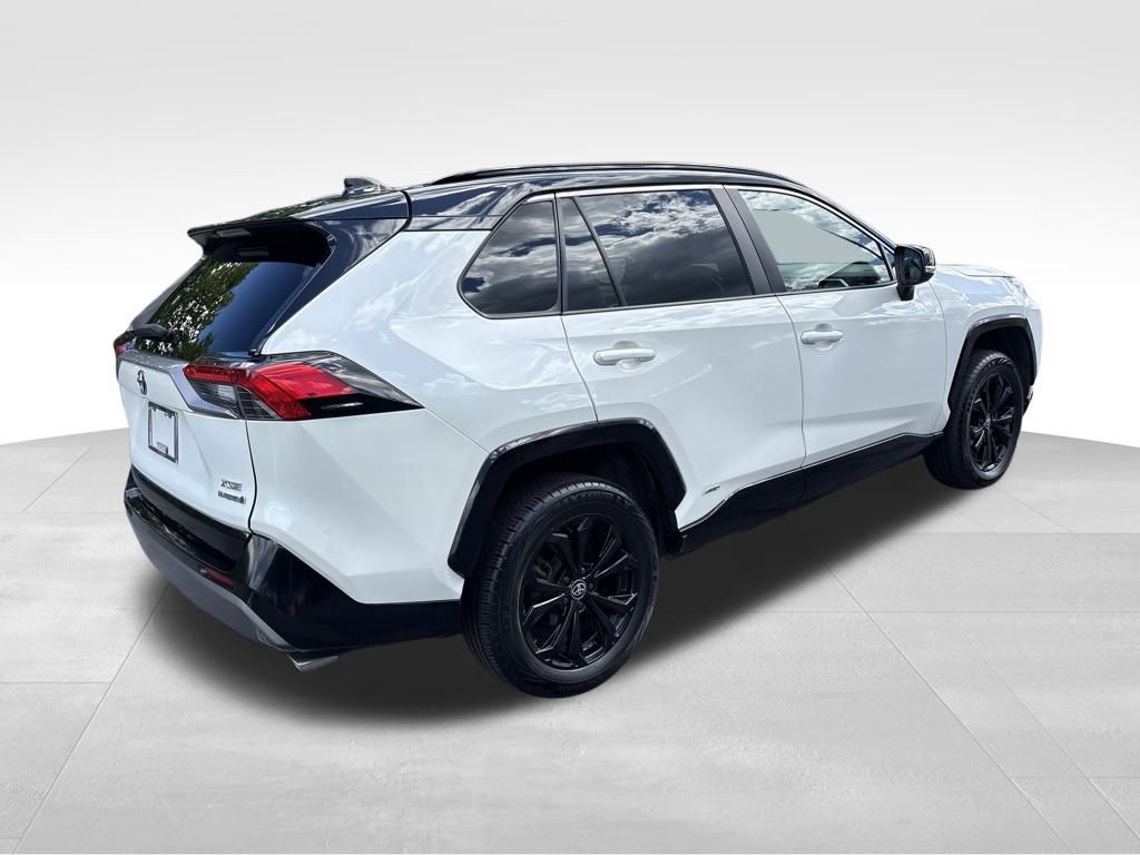 2022 Toyota RAV4 Hybrid XSE photo 5