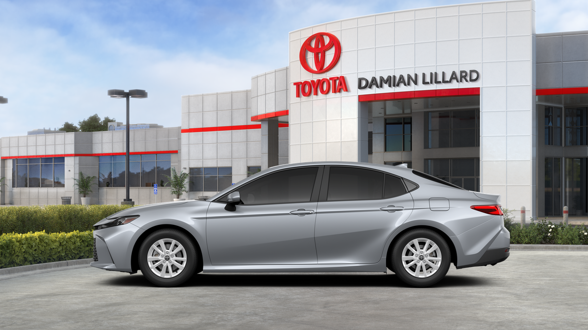 2026 Toyota Camry LE photo 4