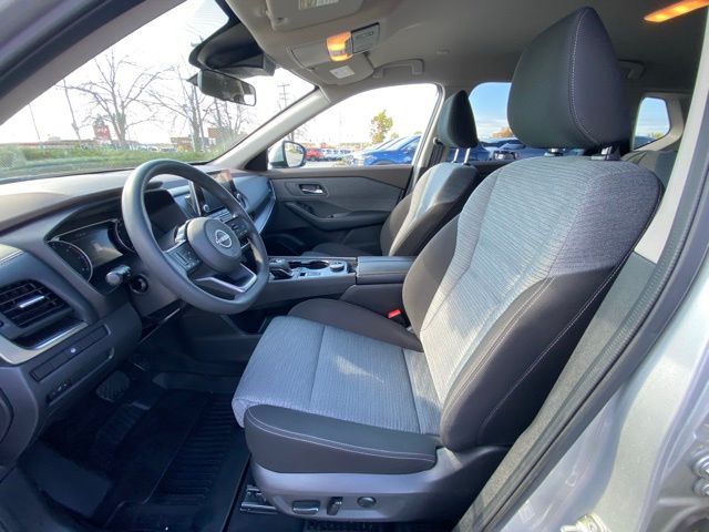 2023 Nissan Rogue SV photo 9