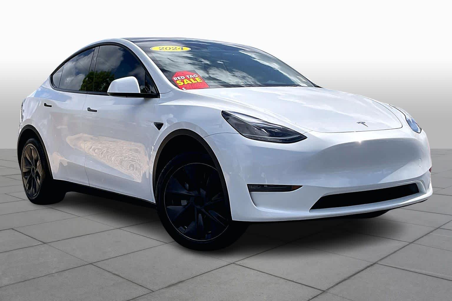 Used 2024 Tesla Model Y Long Range with VIN 7SAYGDEE7RA326158 for sale in Estero, FL