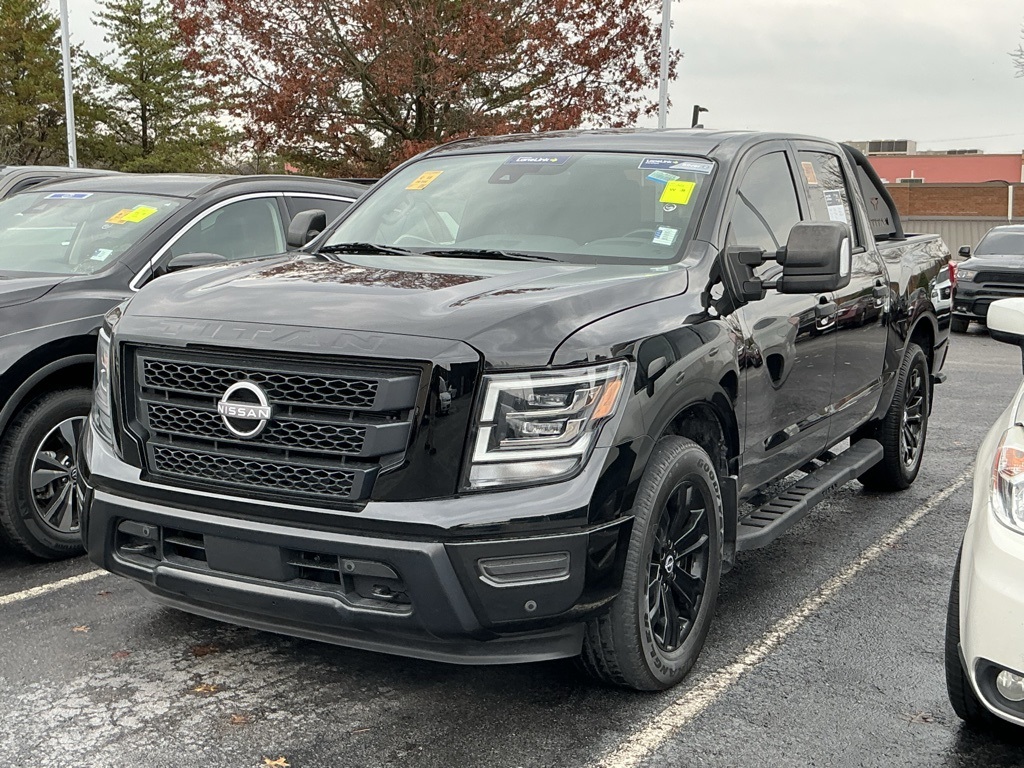 2023 Nissan Titan SV photo 2