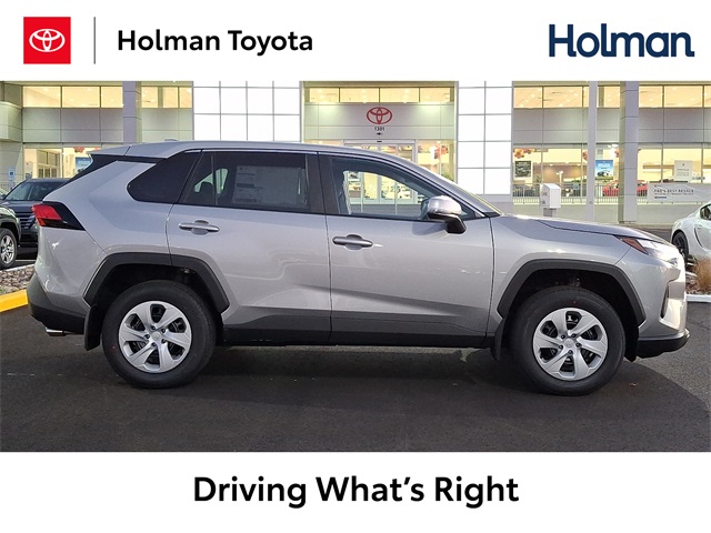 2025 Toyota RAV4 LE's photo