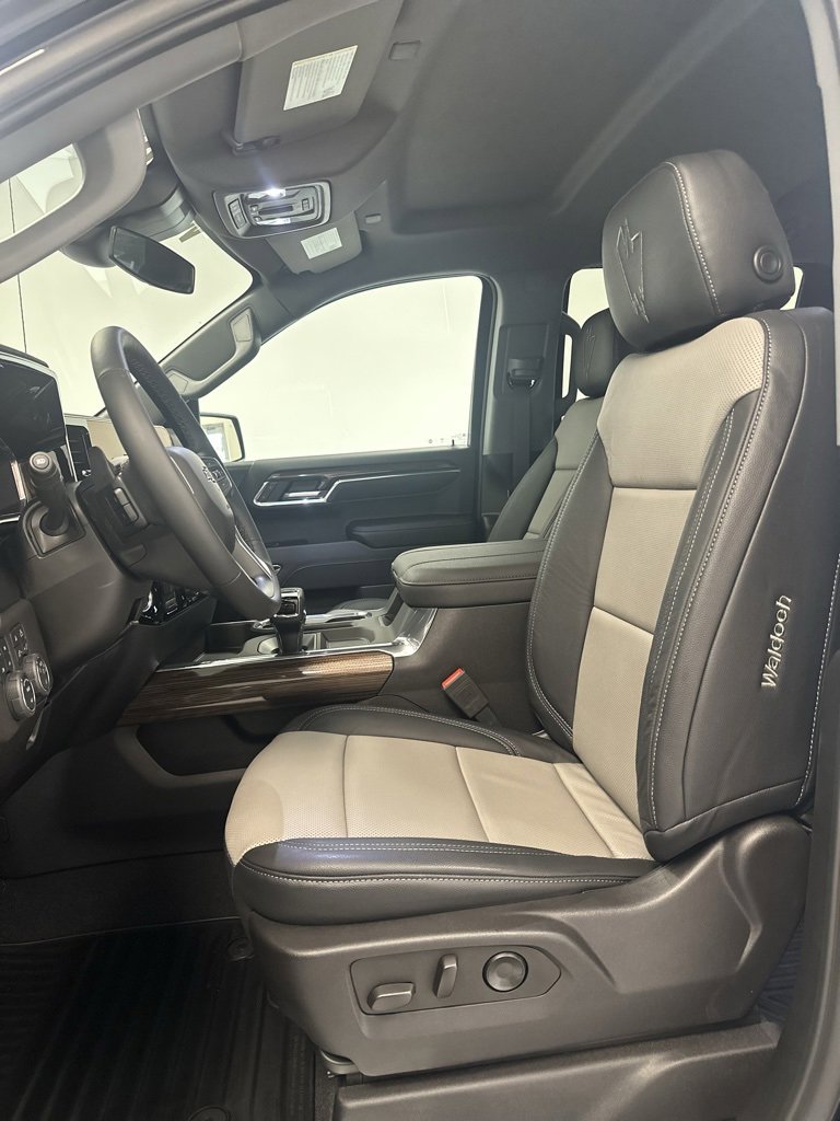 2024 Chevrolet Silverado 1500 RST photo 3