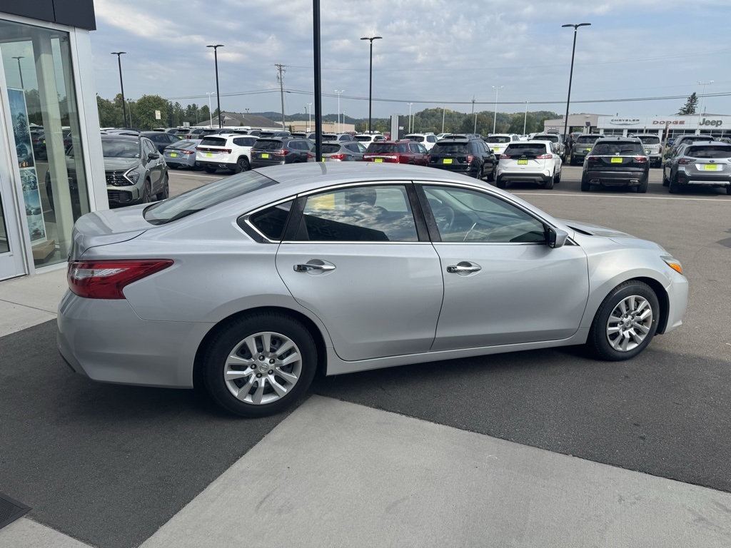 2016 Nissan Altima 2.5 S photo 6