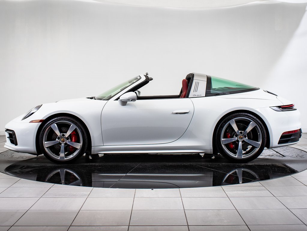 2024 Porsche 911 Targa 4S photo 2