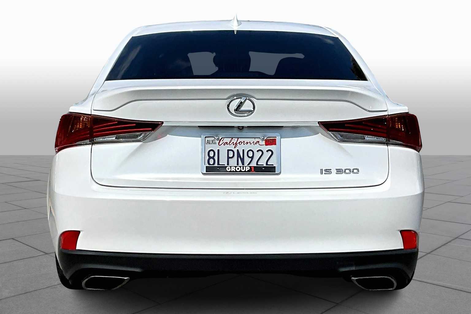 2019 Lexus IS 300 photo 4