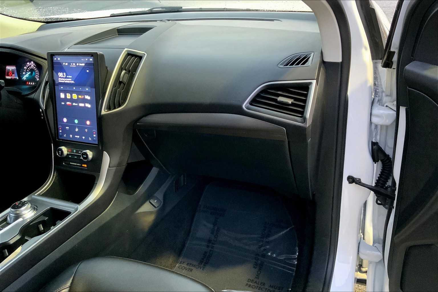 2024 Ford Edge SEL photo 16