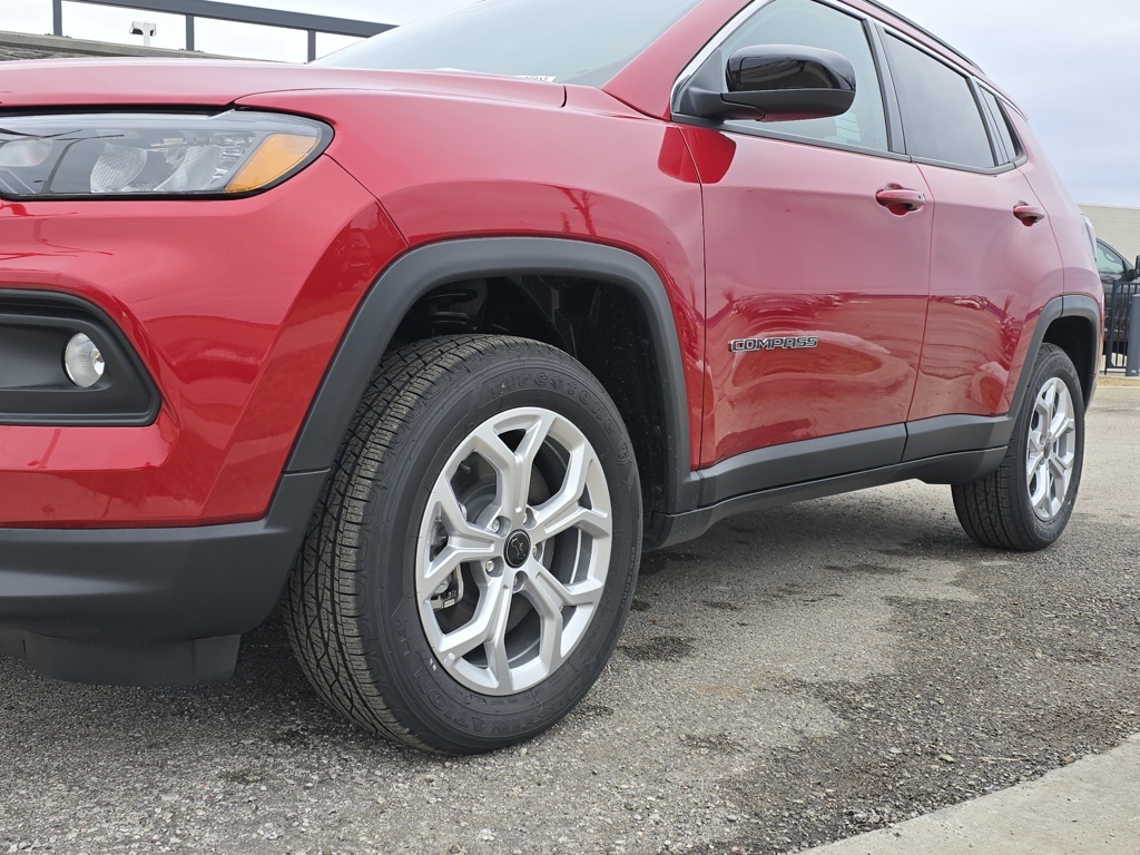 2025 Jeep Compass Latitude photo 2