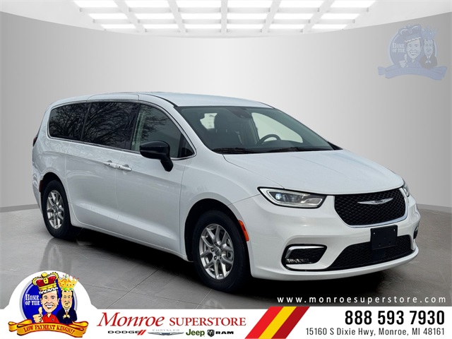 2024 Chrysler Pacifica Touring L's photo