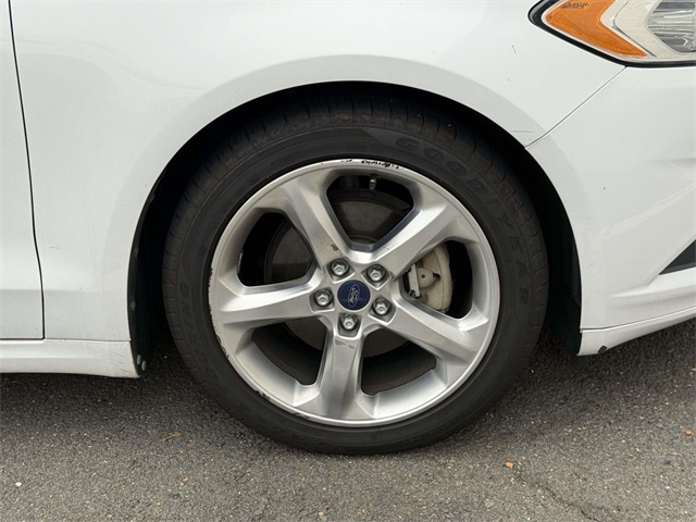 2014 Ford Fusion SE photo 8