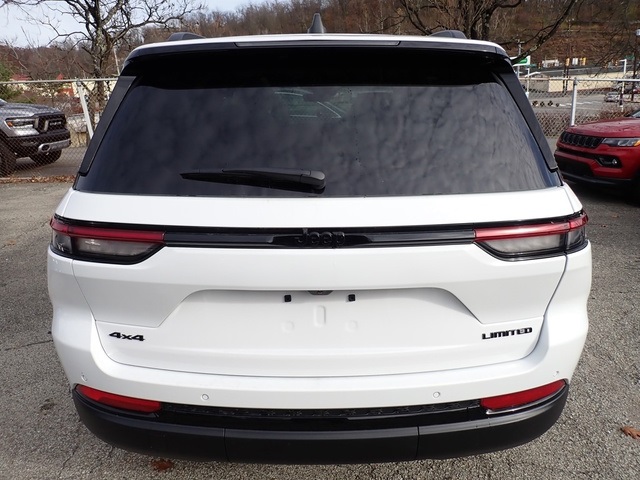 2025 Jeep Grand Cherokee Limited photo 3