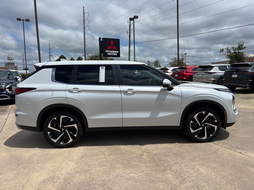 2024 Mitsubishi Outlander SE photo 8