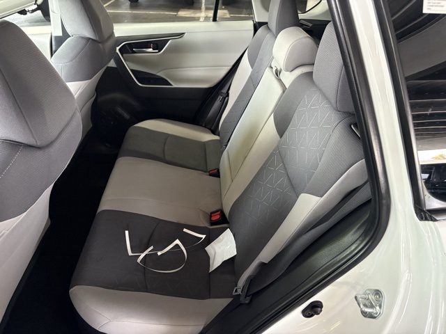 2023 Toyota RAV4 Hybrid XLE photo 10