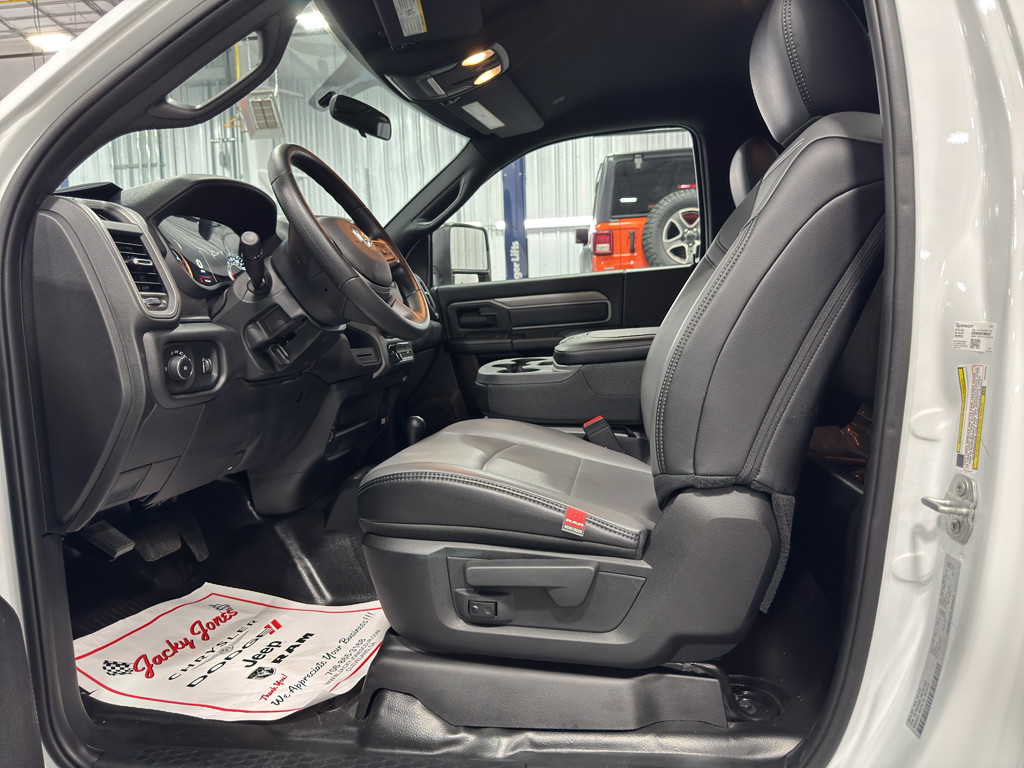 2024 Ram 5500 Tradesman photo 3