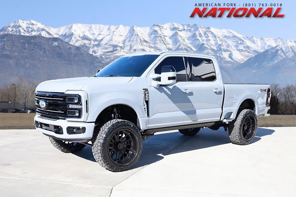 2025 Ford F-350 Super Duty Platinum's photo
