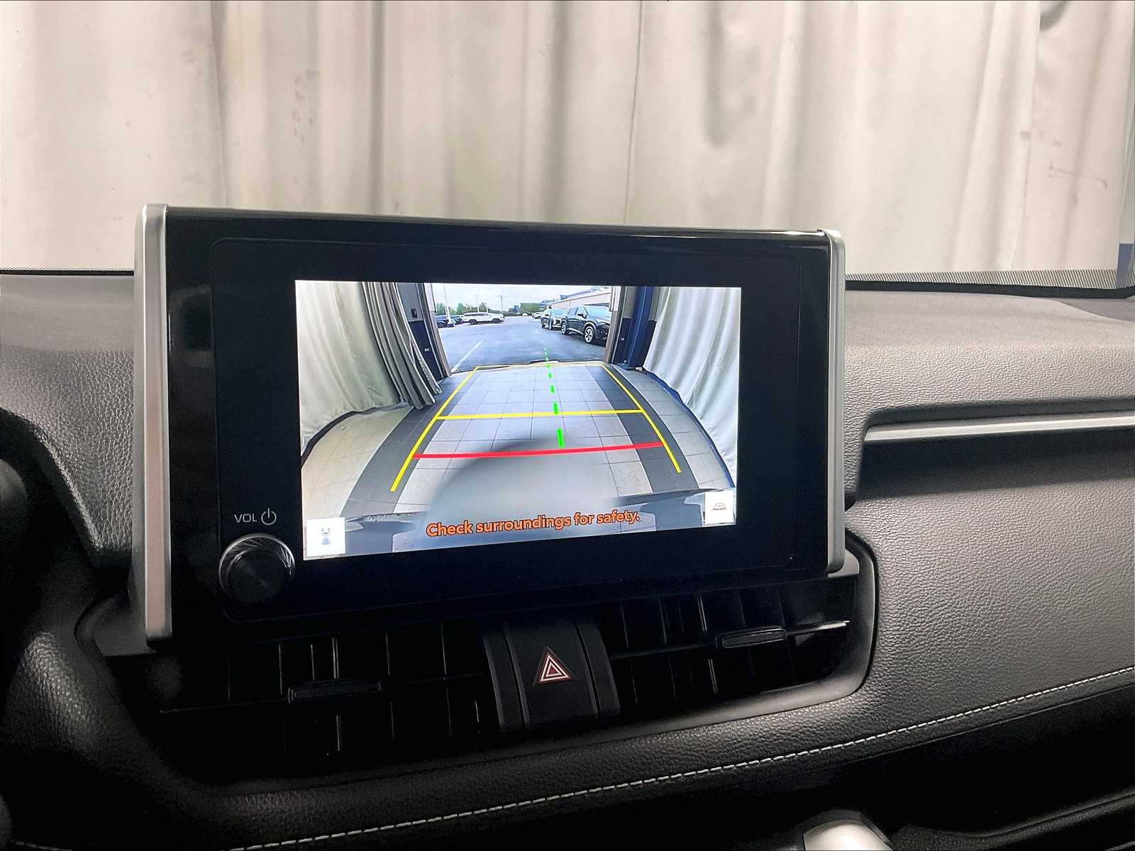 2024 Toyota RAV4 XLE photo 19