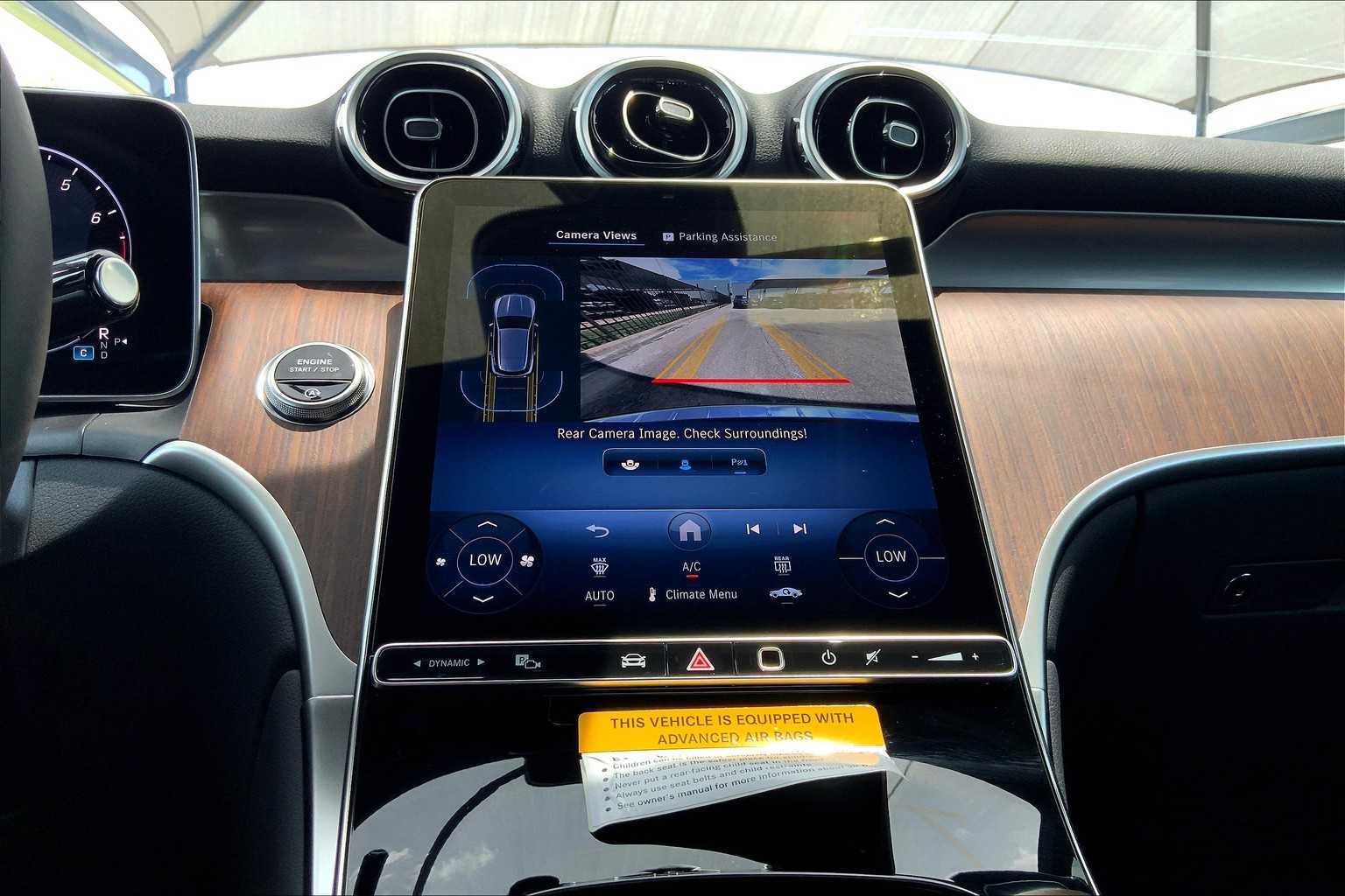 2025 Mercedes Benz GLC 300 photo 12