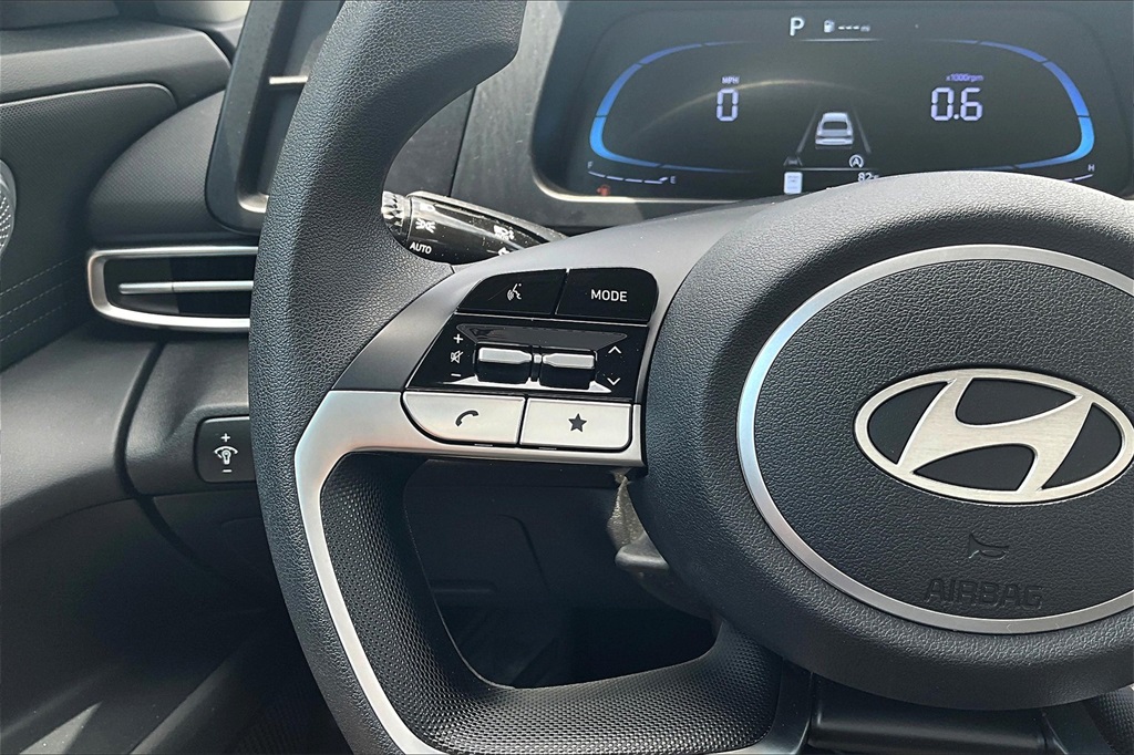 2024 Hyundai Elantra SE photo 18