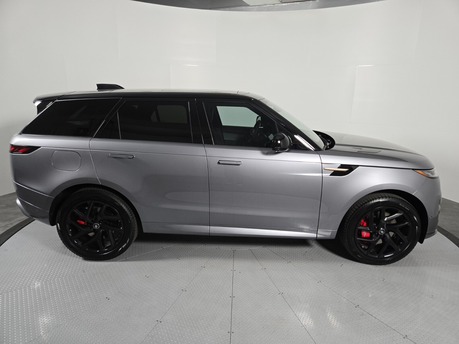 2025 Land Rover Range Rover Sport SE photo 14