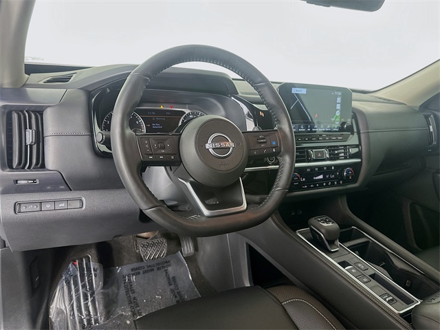 2024 Nissan Pathfinder SL photo 4