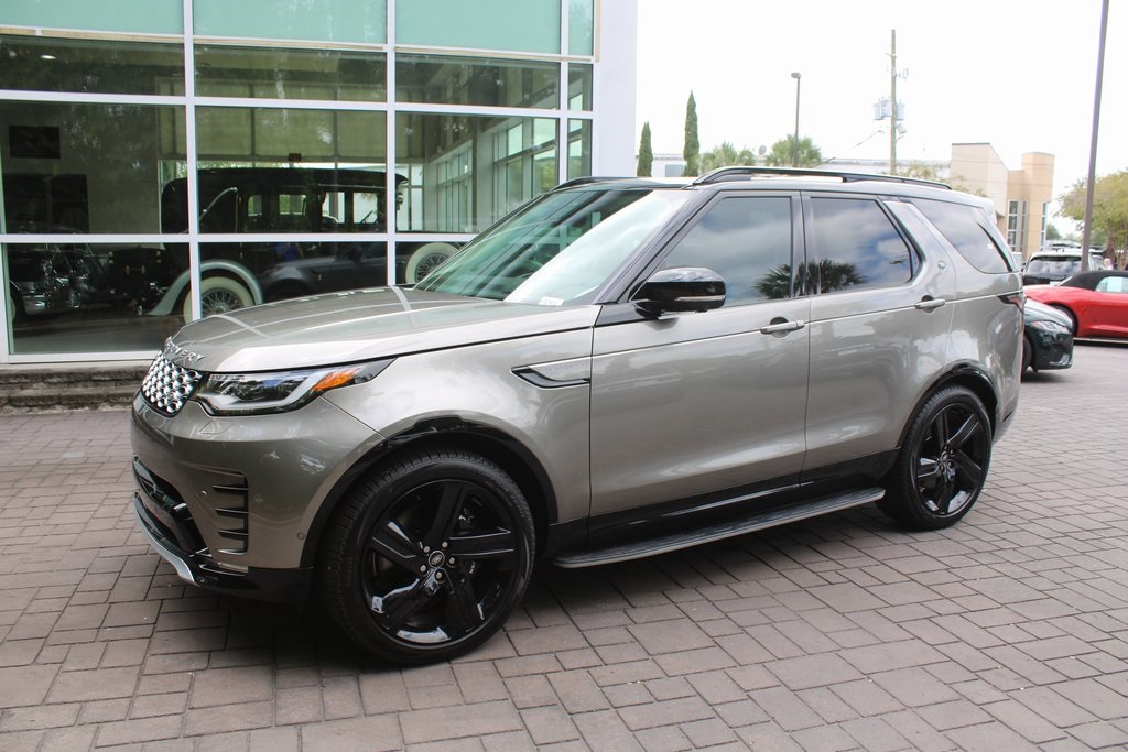 2025 Land Rover Discovery Metropolitan Edition's photo