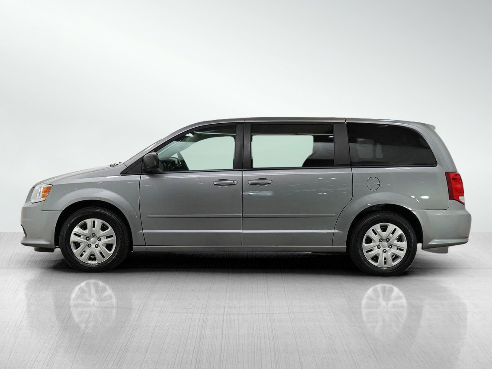 Used 2016 Dodge Grand Caravan SE with VIN 2C4RDGBGXGR335927 for sale in Burnsville, Minnesota
