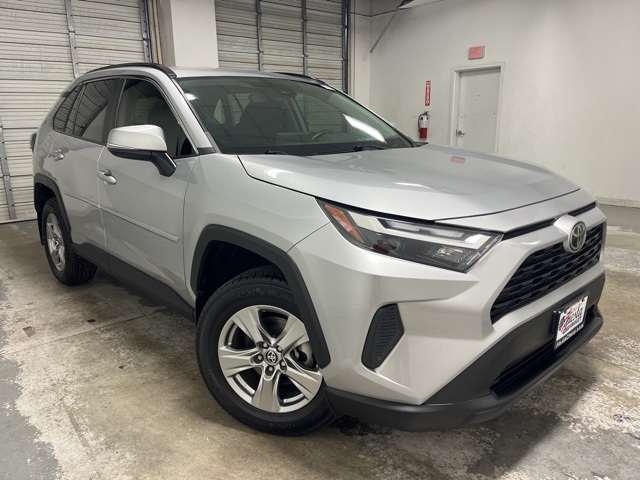 2022 Toyota RAV4 XLE's photo