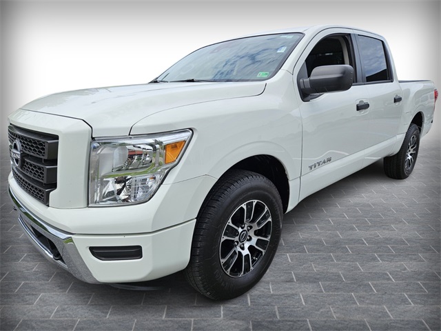 2023 Nissan Titan SV photo 3