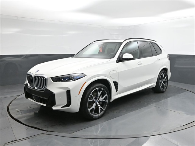 2026 BMW X5 50e's photo