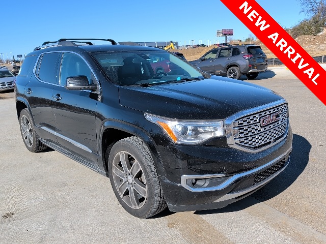 2017 GMC Acadia Denali's photo