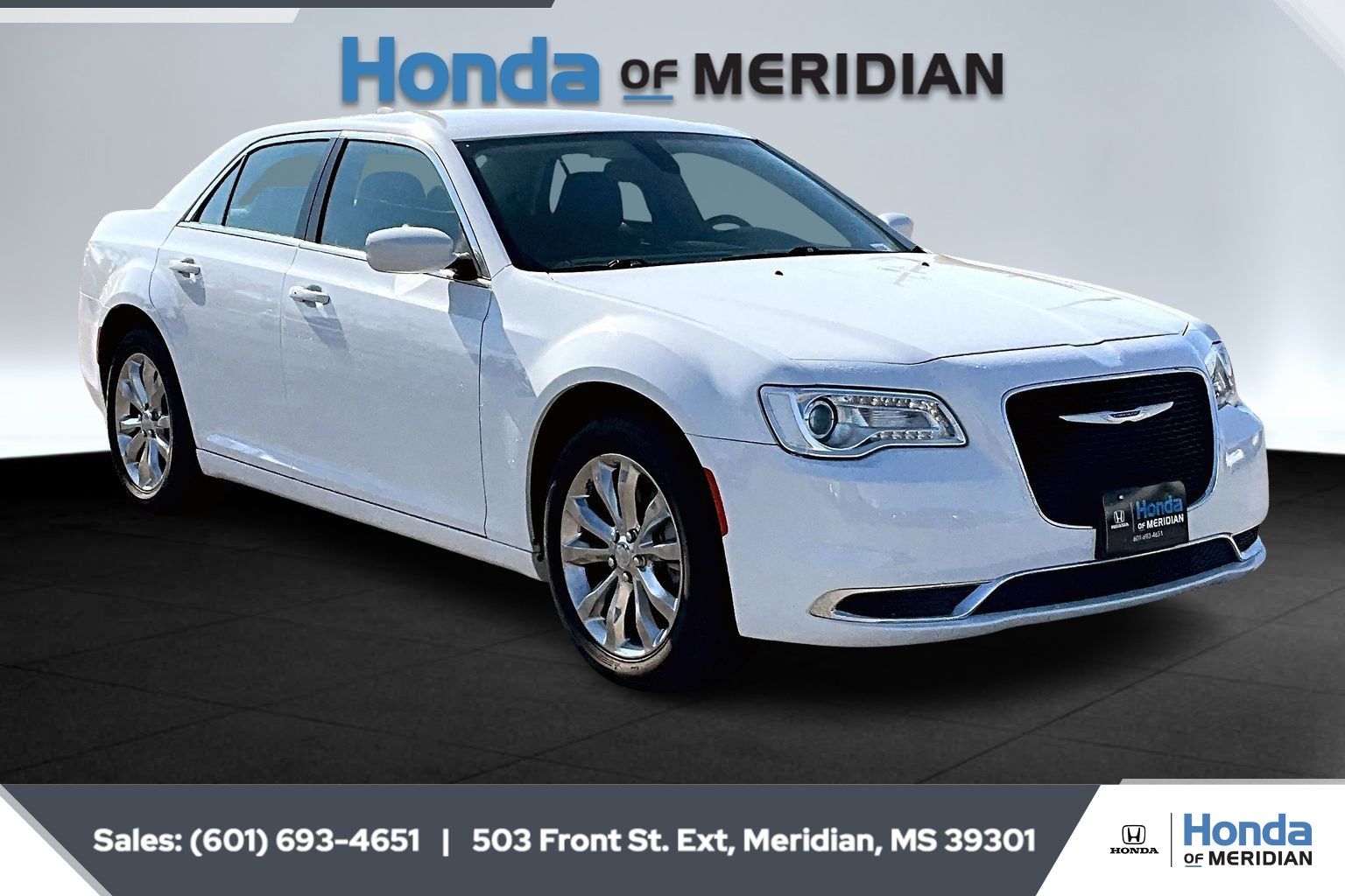 2022 Chrysler 300 Touring's photo