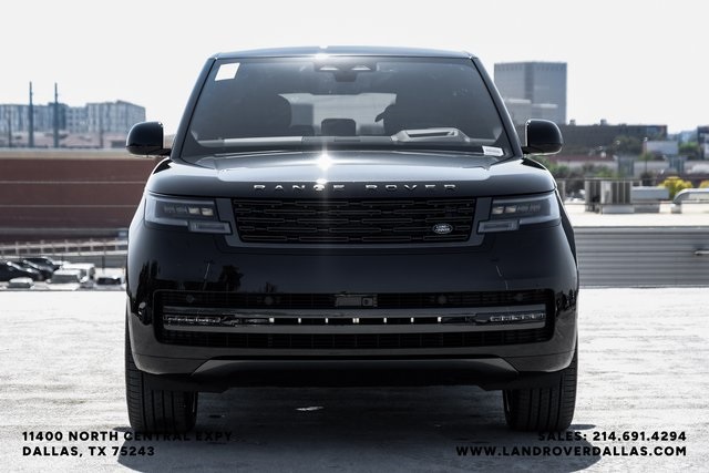 2025 Land Rover Range Rover SE photo 3