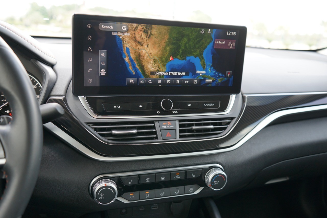 2023 Nissan Altima SR photo 16