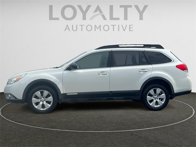 2011 Subaru Outback 2.5i photo 2