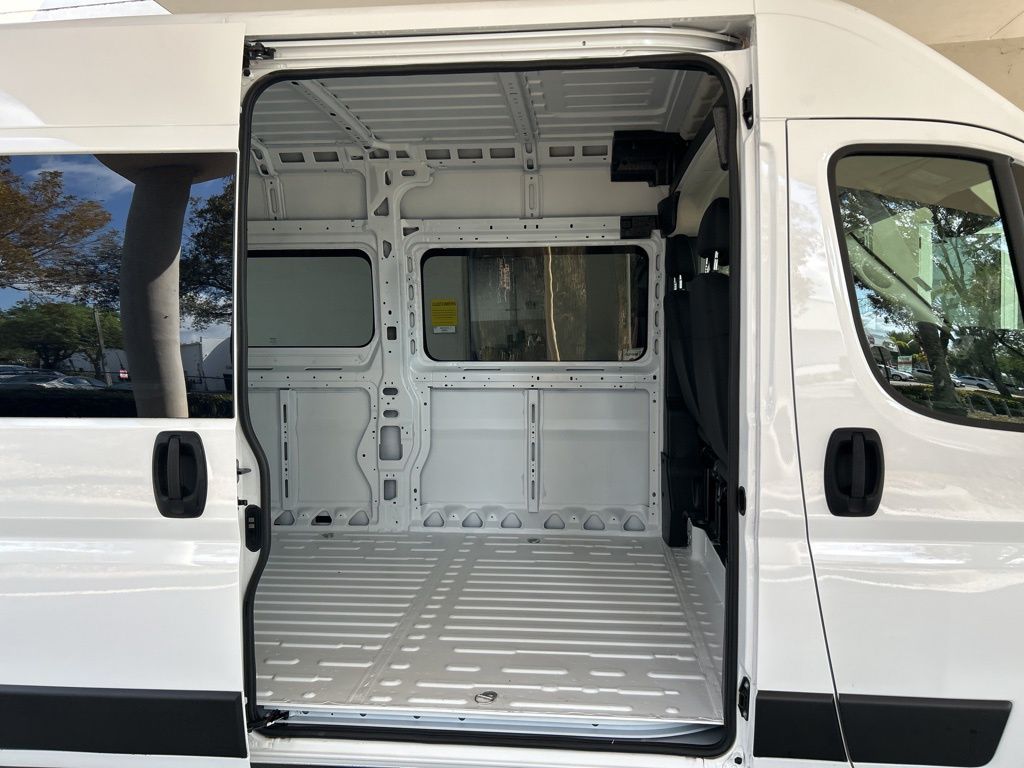 2023 Ram ProMaster 3500 Window Van photo 16