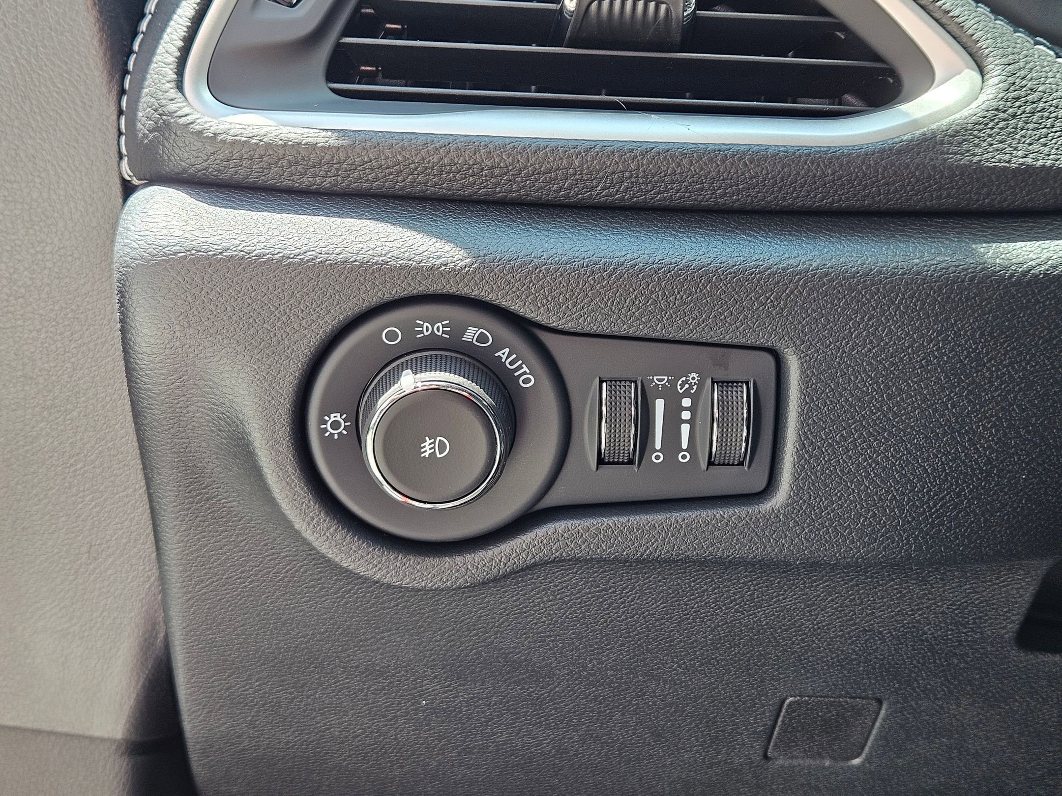 2025 Chrysler Pacifica photo 17