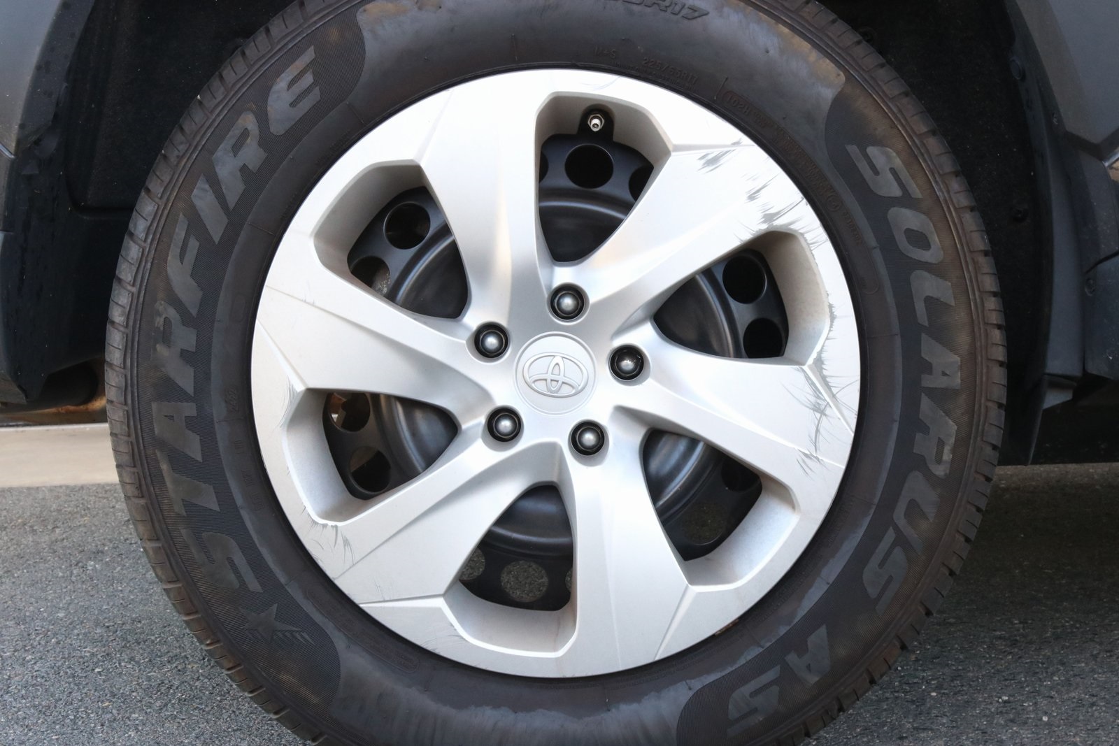 2021 Toyota RAV4 LE photo 17