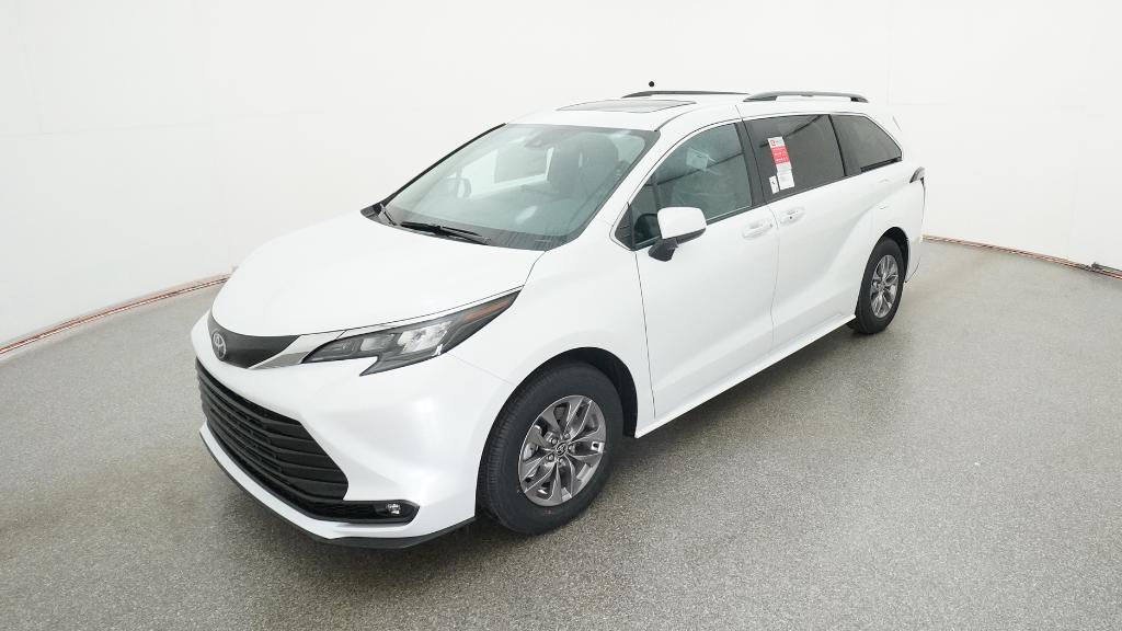 2026 Toyota Sienna XLE's photo