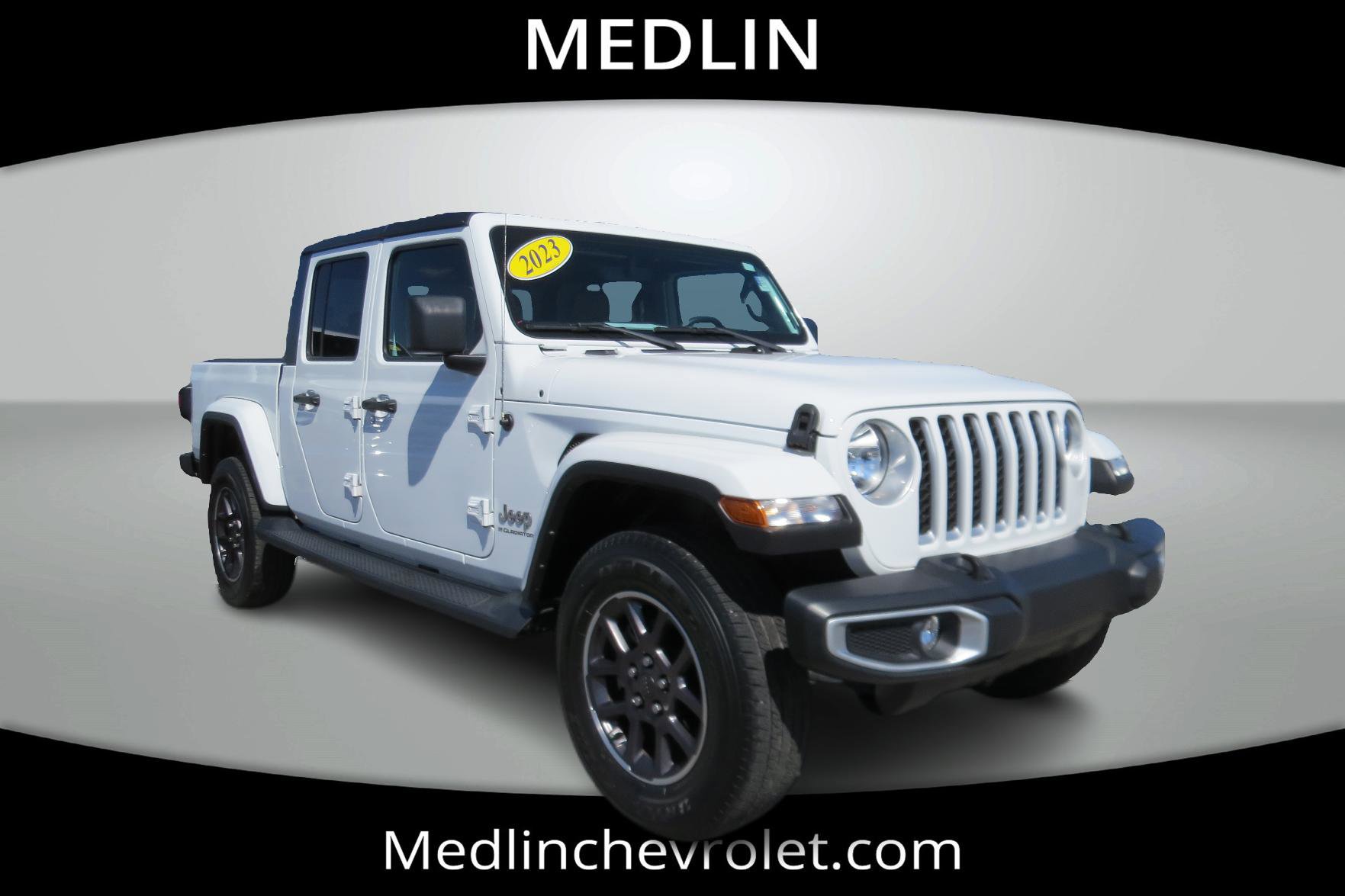 2023 Jeep Gladiator Overland photo 2