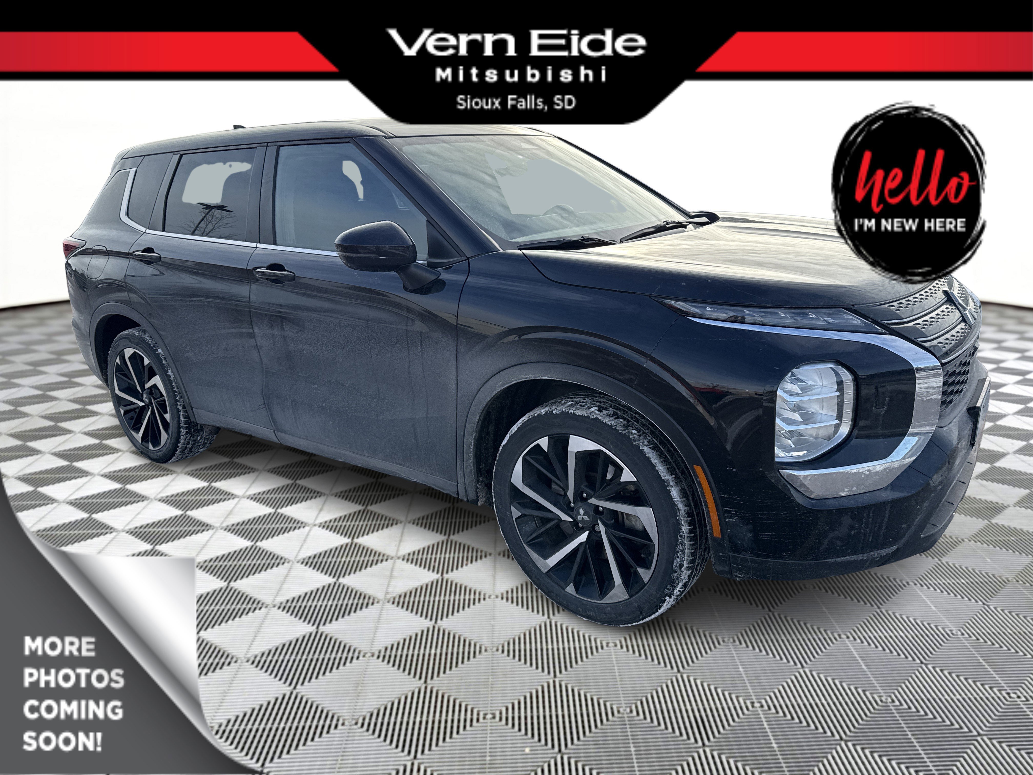 2022 Mitsubishi Outlander ES's photo