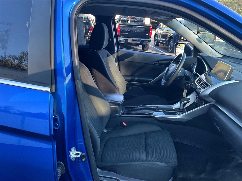 2020 Mitsubishi Eclipse Cross LE photo 11