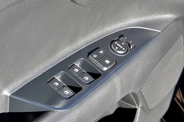 Used 2022 Black Kia S image 21