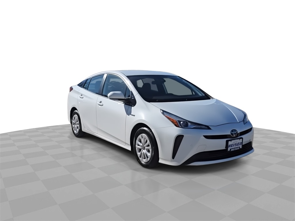 2020 Toyota Prius LE photo 2