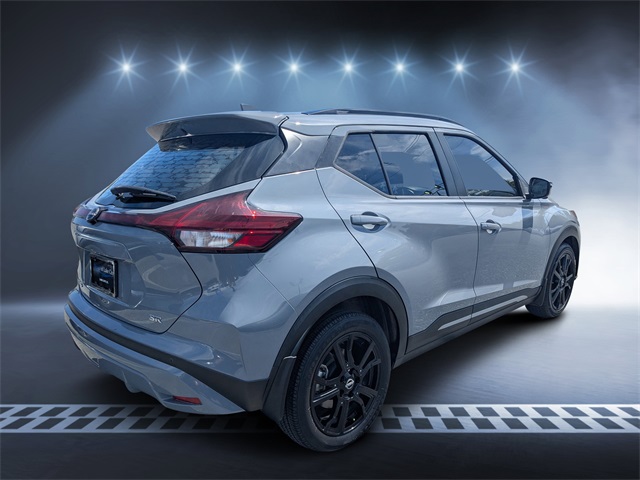 2022 Nissan Kicks SR photo 3