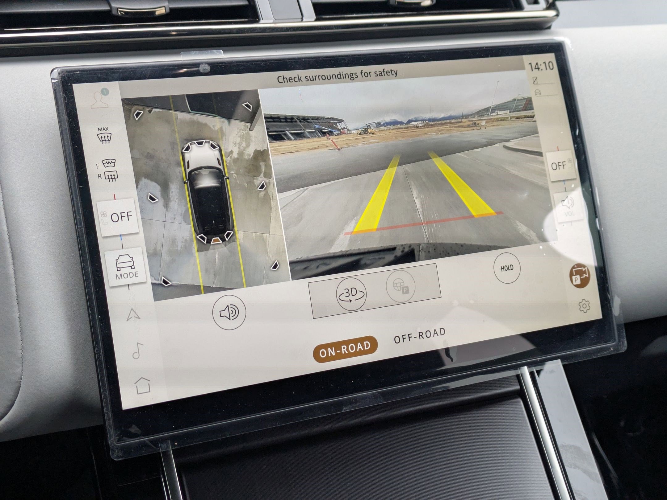2026 Land Rover Range Rover Velar SE photo 12