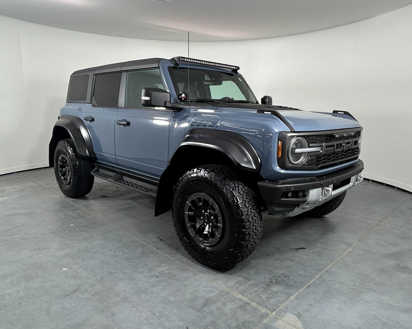 2023 Ford Bronco Raptor photo 2