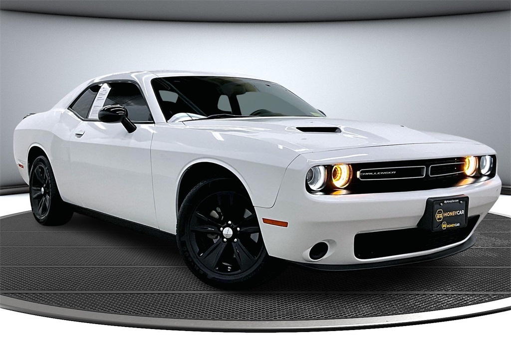 2023 Dodge Challenger SXT's photo