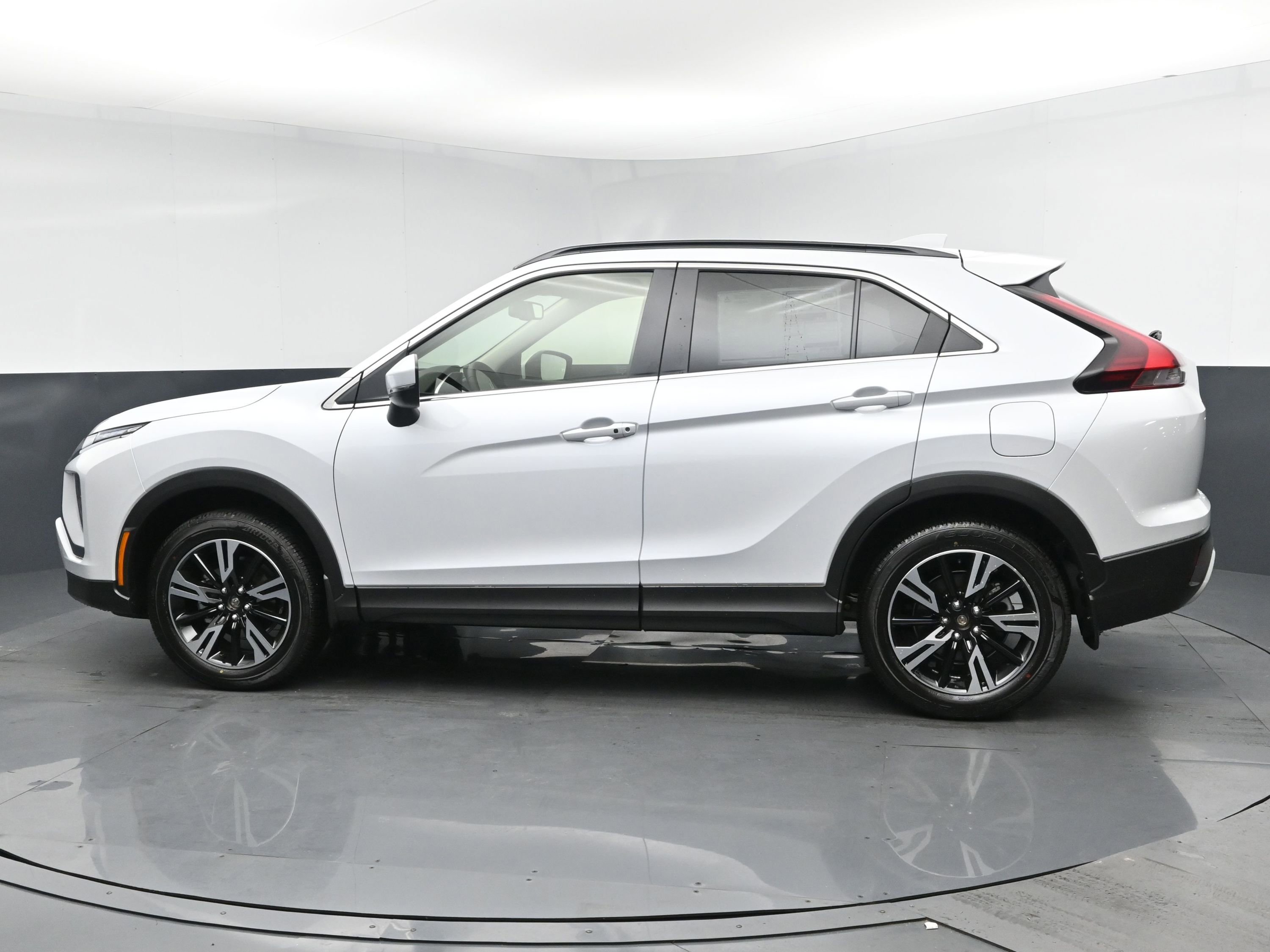 2026 Mitsubishi Eclipse Cross SE photo 2