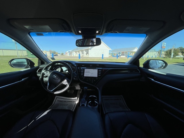 2019 Toyota Camry XLE photo 3